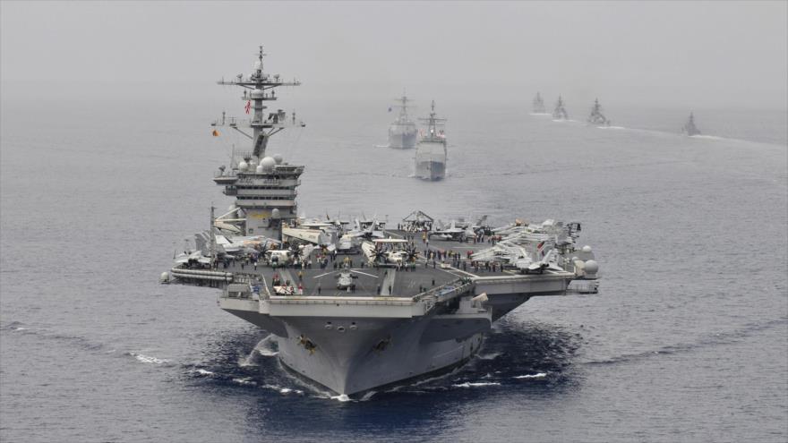Los buques estadounidenses y japoneses durante su ejercicio militar en el mar al sur de Japón, 19 de noviembre de 2014. 