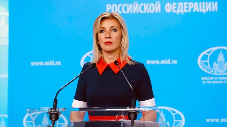 La portavoz de la Cancillería de Rusia, María Zajárova, en una conferencia de prensa, 1 de julio de 2021. (Foto: mid.ru)