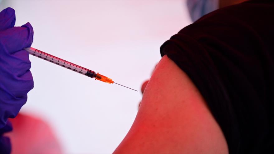 Adolescente de 13 años muere tras recibir la vacuna Pfizer en EEUU | HISPANTV
