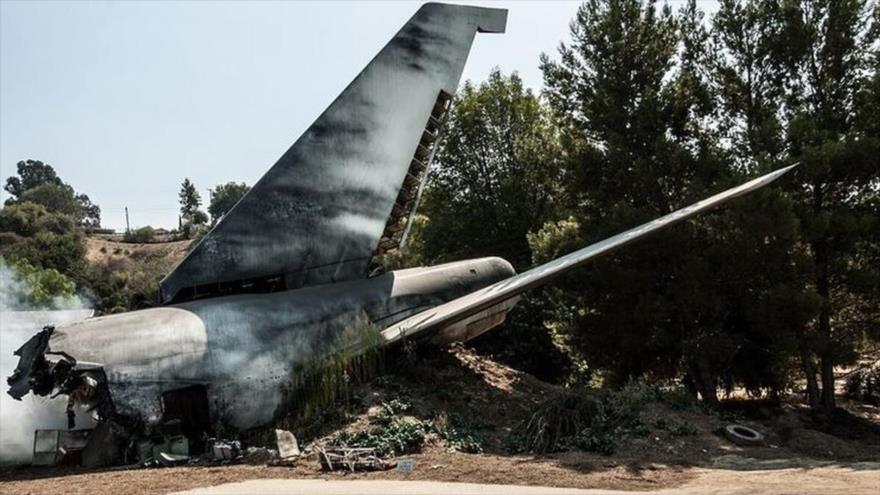 Los restos de un avión militar C-130 Hercules filipino que se estrelló el 4 de julio de 2021.