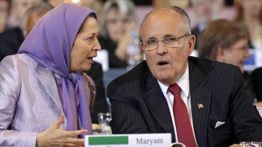 La jefa del grupo terrorista Muyahedín Jalq, Maryam Rayavi, y Rudy Giuliani, asesor legal del expresidente de EE.UU., Donald Trump.