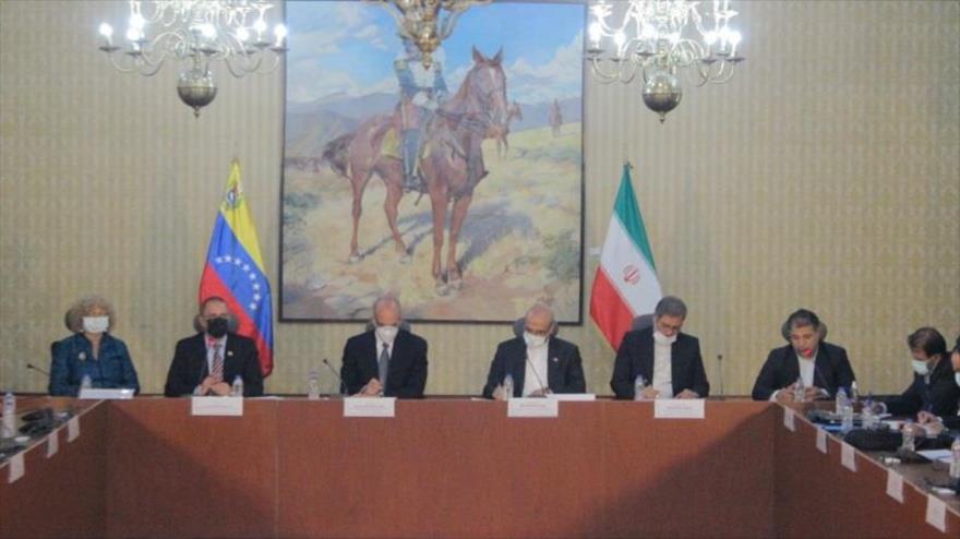 Reunión de la Comisión Mixta de Alto Nivel entre Venezuela e Irán en Caracas, capital venezolano, 7 de julio de 2021.