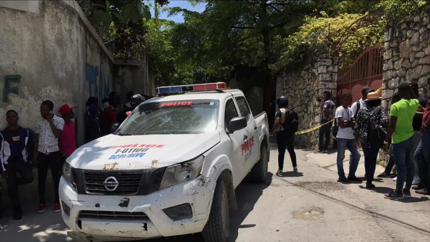 Cordón policial afuera de residencia de presidente de Haití, Jovenel Moise, luego de su asesinato, 7 de julio de 2021. (Foto: Reuters)