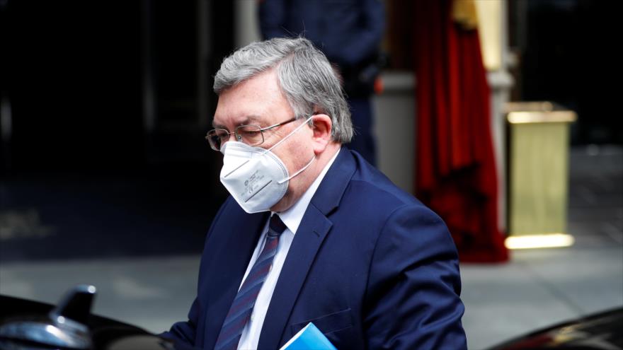 El representante permanente de Rusia ante las organizaciones internacionales radicadas en Viena, Mijaíl Uliánov, en una reunión de los signatarios del acuerdo nuclear, 20 de abril de 2021. (Foto: Reuters)
