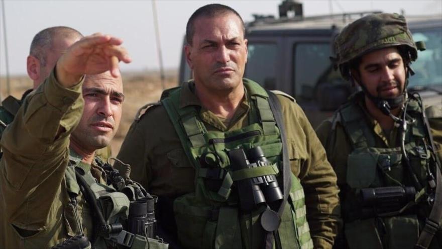 El subjefe del estado mayor de las fuerzas del ejército israelí, Eyal Zamir (centro).