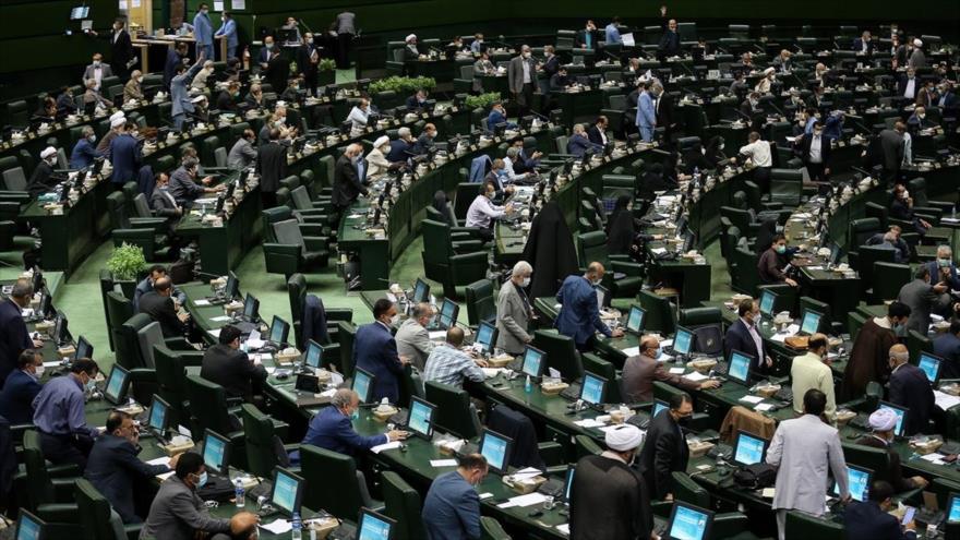 El Parlamento de Irán durante una sesión abierta en Teherán, capital iraní, 26 de mayo de 2021. (Foto: YJC)