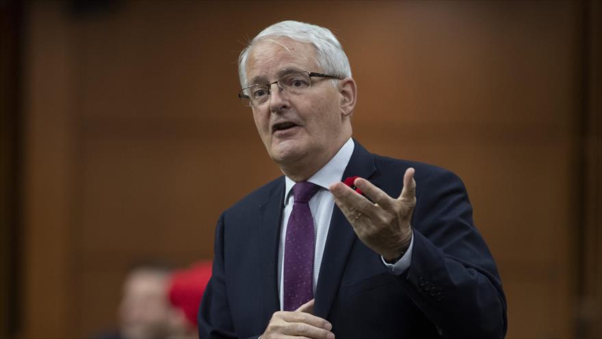 El canciller de Canadá, Marc Garneau, habla durante un acto.