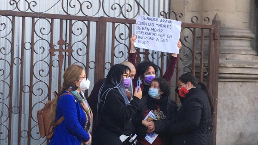 Vídeo: Carabineros apresa a constituyentes de izquierda en Santiago