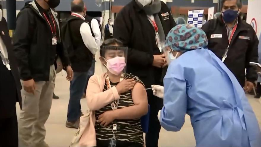 Empieza proceso de vacunación de más de 185 mil maestros en Perú - Vimarsana News