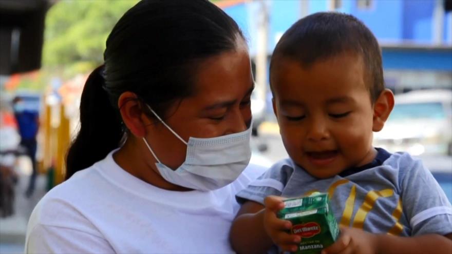 Niño migrante hondureño que fue abandonado, se reúne con su madre