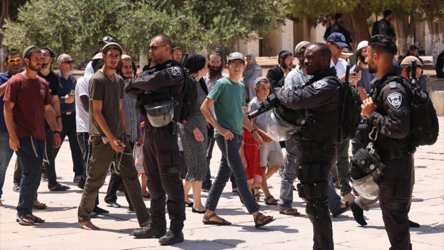Fuerzas del régimen de Israel en la Mezquita Al-Aqsa, Al-Quds (Jerusalén), 18 de julio de 2021. (Foto: AFP)