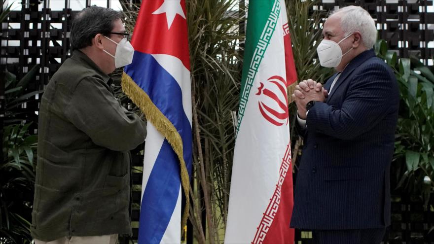 El canciller de Irán, Mohamad Yavad Zarif (dcha.), y el de Cuba, Bruno Rodríguez, en La Habana, capital cubana, 6 de noviembre de 2020. (Foto: Reuters)