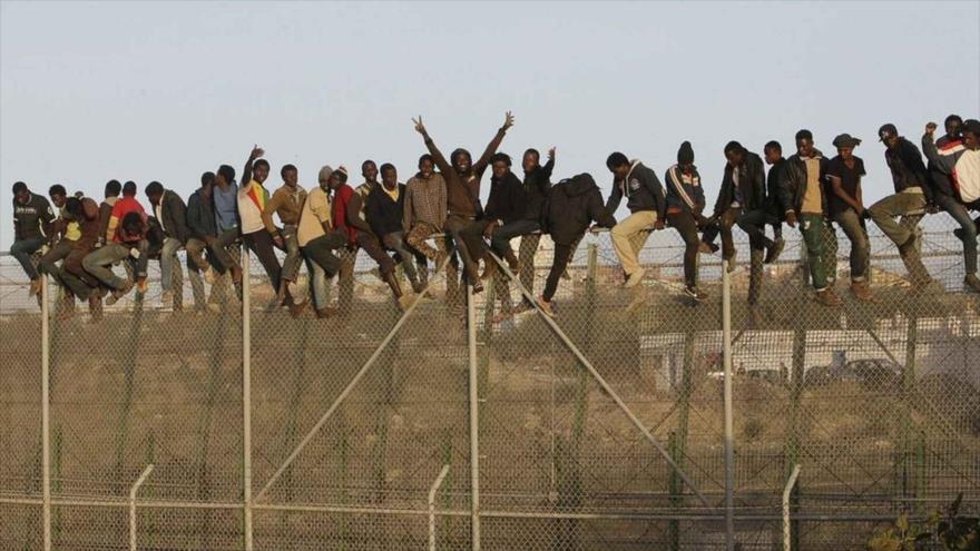 Vídeo: Migrantes cantan victoria en España tras cruzar frontera