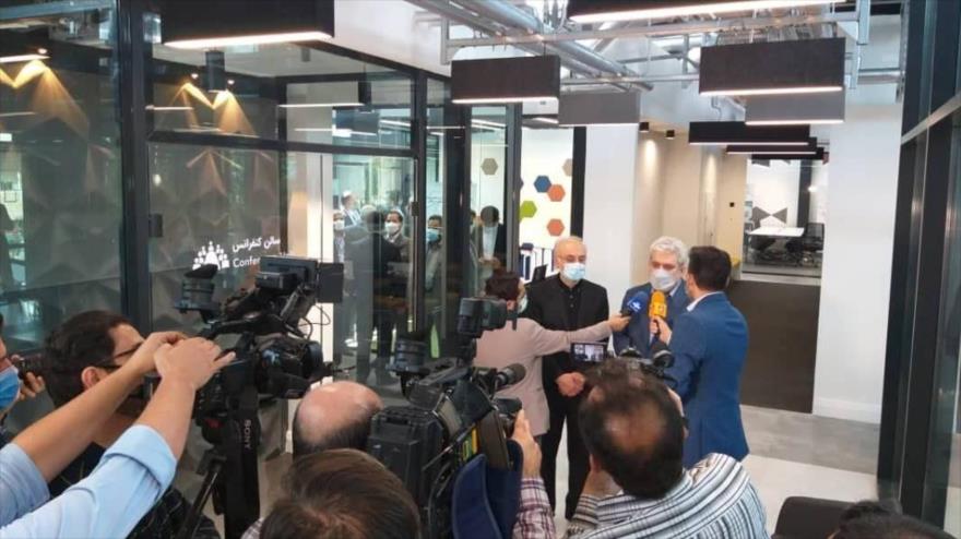 El vicepresidente iraní para Asuntos Científicos y Tecnológicos, Sorena Satari, habla en la apertura del centro de innovación Rasa, 26 de julio de 2021.