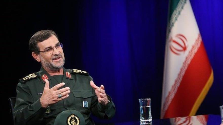 El comandante de la Marina del Cuerpo de Guardianes de la Revolución Islámica (CGRI) de Irán, el contralmirante Alireza Tangsiri, durante un acto.