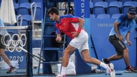 Djokovic pierde los nervios en JJOO: lanza una raqueta y rompe otra