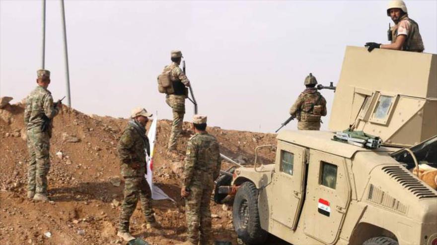 Soldados iraquíes montan guardia cerca de la frontera de Siria. (Foto: AP)