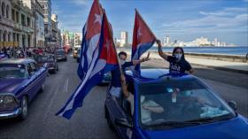 Miles de cubanos marchan en La Habana en apoyo a la Revolución