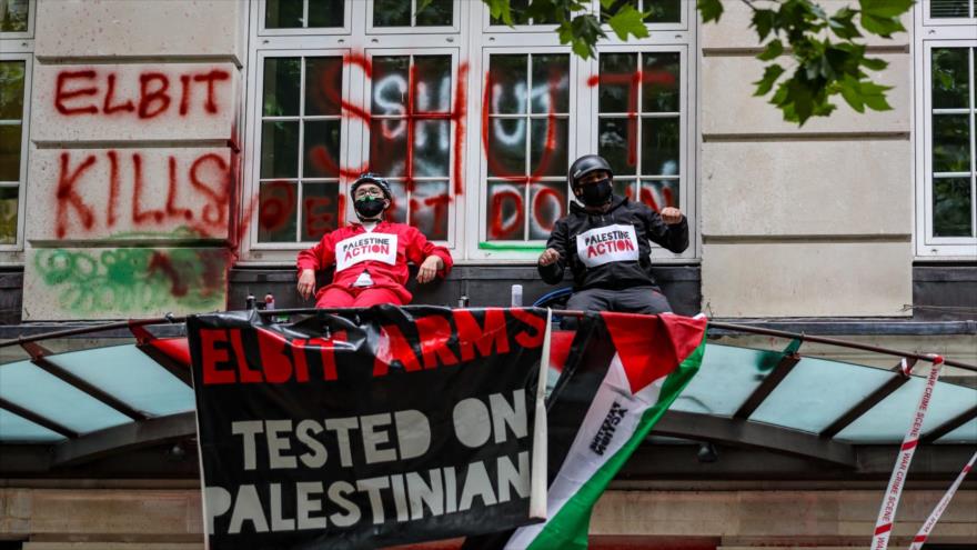 Activistas ocupan sede de fábrica de armas israelí en Londres | HISPANTV