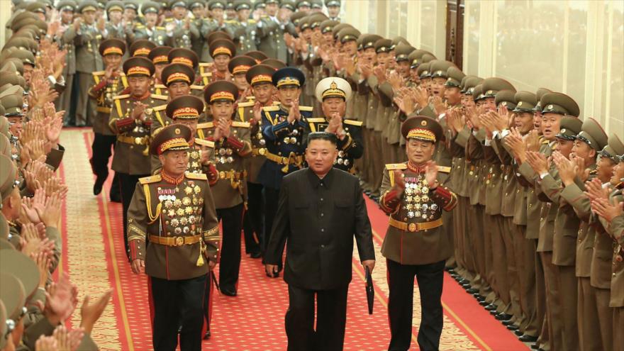 Líder norcoreano, Kim Jong-un, participa en un evento militar en Pyongyang, la capital, 24 de julio de 2021. (Foto: AFP)