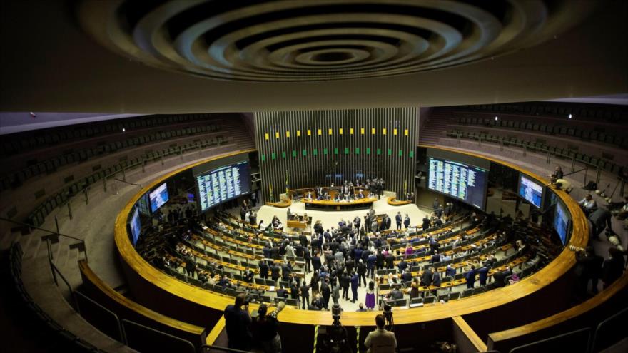 Diputados rechazan cambio en sistema de voto exigido por Bolsonaro 