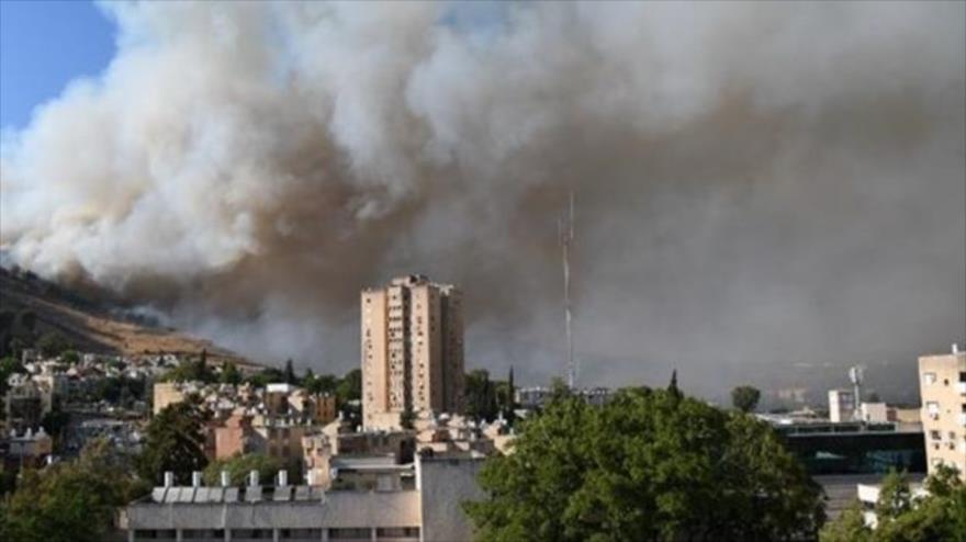 Vídeo: Base militar israelí arde por llamas de un gran incendio 