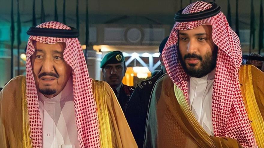 El rey saudí, Salman bin Abdulaziz Al Saud (izda.), y el príncipe heredero saudí, Muhamad Bin Salman.