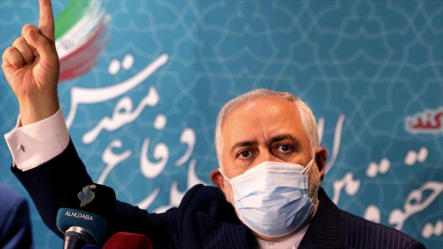 El canciller de Irán, Mohamad Yavad Zarif, habla durante una conferencia de prensa en la capital, Teherán, 23 de febrero de 2021. 