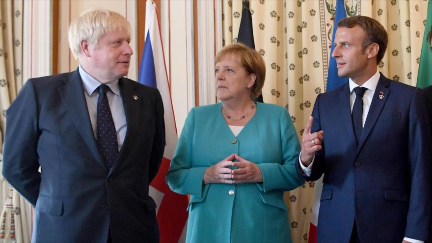 El presidente francés, Emmanuel Macron (dcha.), la canciller alemana, Angela Merkel, y el premier británico, Boris Johnson.