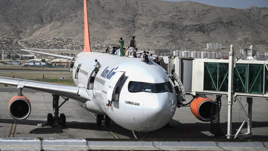 Talibán culpa a EEUU del drama del aeropuerto de Kabul | HISPANTV