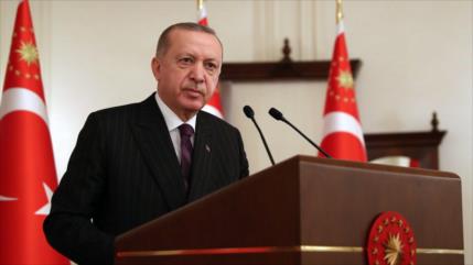 Erdogan, abierto a “aceptar” y “cooperar” con Talibán