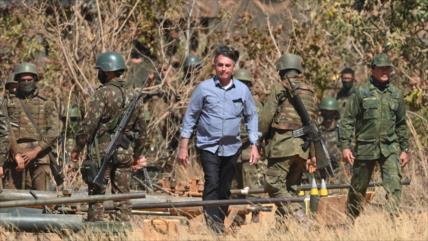 Mayoría de brasileños cree que Bolsonaro podrá dar golpe de Estado