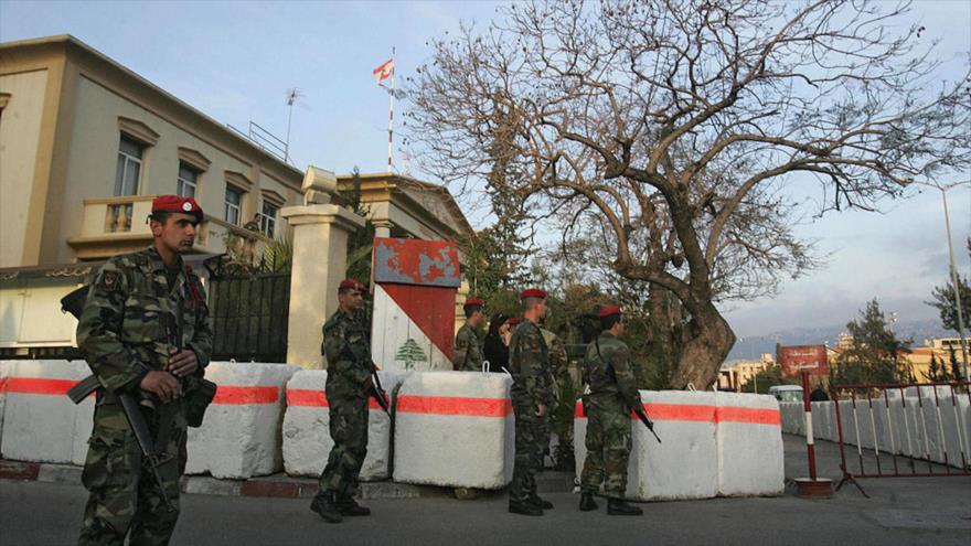 Soldados libaneses montan guardia en la entrada del Tribunal Militar en Beirut, capital de El Líbano. 