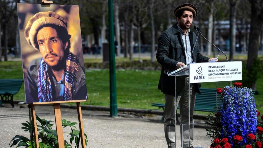 Ahmad Masud, hijo del difunto comandante afgano Ahmad Shah Masud, habla en un acto conmemorativo en honor de su padre en París, 27 de marzo de 2021.