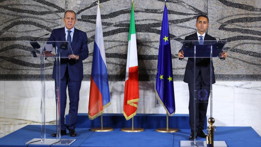 El canciller ruso, Serguéi Lavrov (izda.), en una conferencia de prensa con su par italiano, Luigi Di Maio, Roma, 27 de agosto de 2021. (Foto: mid.ru)