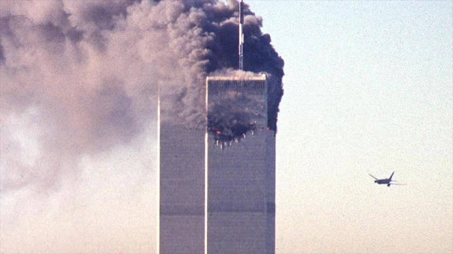 Momentos antes del impacto del segundo avión contra las Torres Gemelas de Nueva York, 11 de septiembre de 2001.