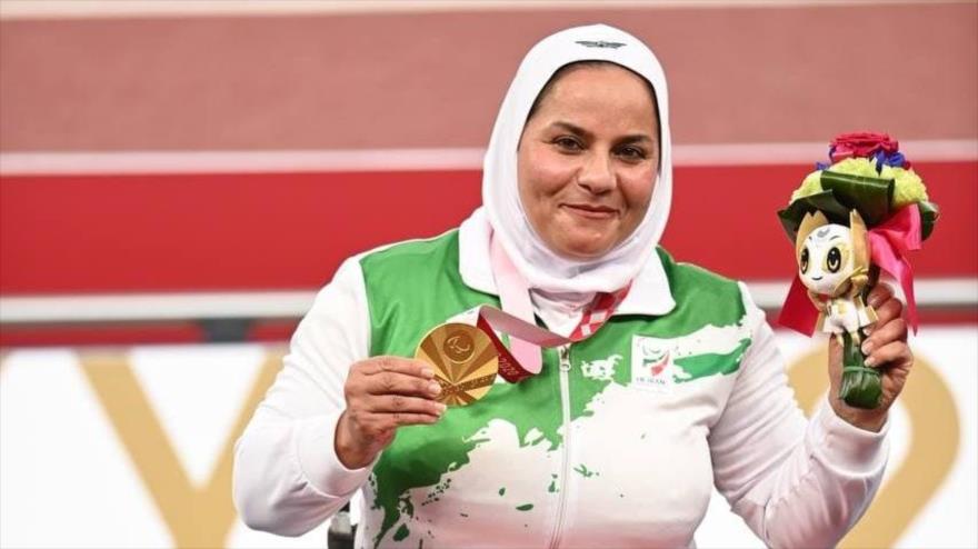 Lanzadora iraní Hashemiyeh Motaqian Moavi gana medalla de oro en los Juegos Paralímpicos de Tokio 2020 en Japón, 31 de agosto de 2021. (Foto: Fars)