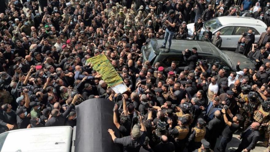 Miles de iraquíes dan último adiós al gran clérigo chií en Karbala
