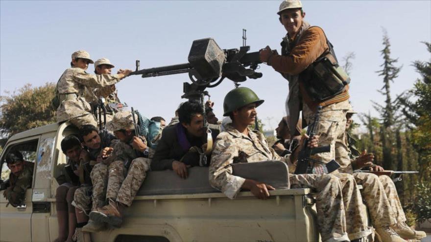 Los combatiente del movimiento popular yemení Ansarolá.