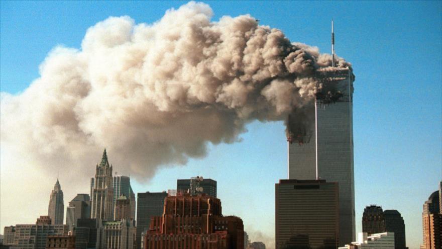 Las Torres Gemelas de Nueva York durante los ataques terroristas del 11 de septiembre de 2001.