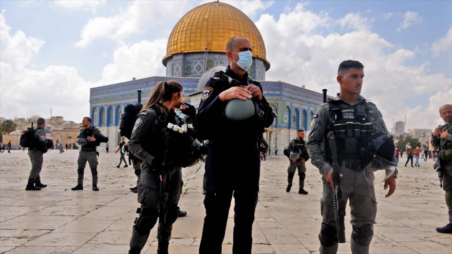 Fuerzas israelíes frente a la Cúpula de la Roca, en la explanada de la Mezquita Al-Aqsa, en Al-Quds (Jerusalén), 10 de septiembre de 2021. (Foto: AFP)