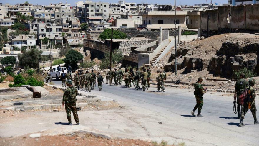 Fuerzas sirias entran en la zona de Daraa al-Balad, en el sur de la ciudad de Daraa, 8 de septiembre de 2021. (Foto: Reuters)