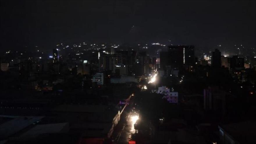 Sabotaje en el sistema nacional eléctrico de Venezuela dejó sin luz la capital y muchas otras ciudades del país sudamericano en 2019.