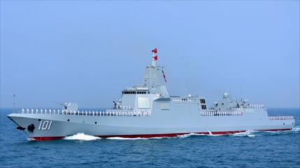 ¿El buque de guerra más avanzado de China entró en la ZEE de EEUU?