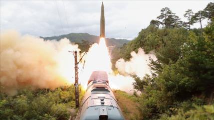 Pyongyang prueba con éxito su nuevo sistema de misiles sobre raíles