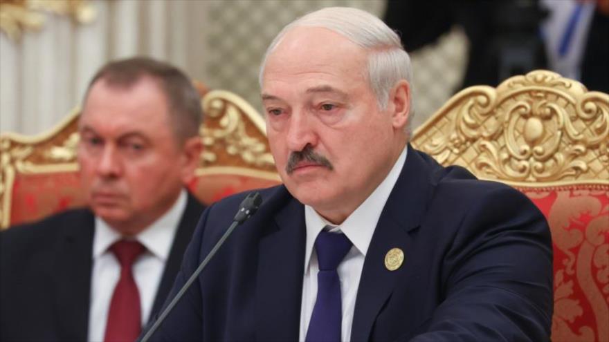 El presidente bielorruso, Alexander Lukashenko (dcha.) en una sesión de la Organización del Tratado de Seguridad Colectiva, Dushanbé, Tayikistán, 16 de septiembre de 2021.
