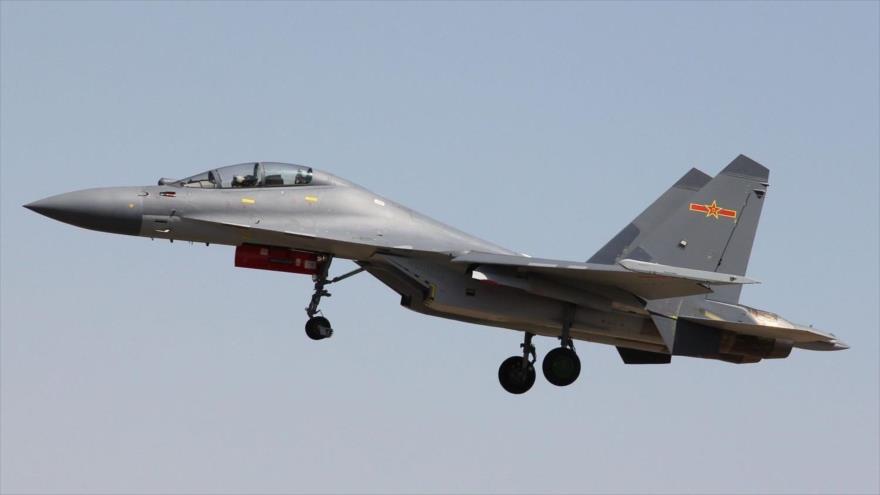 Vídeo: Un caza chino J-16 intercepta un avión extranjero | HISPANTV