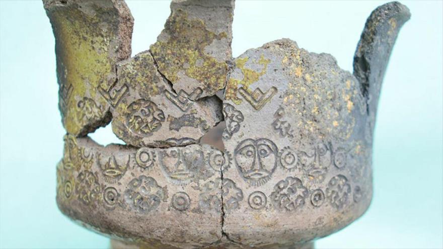 Descubren un tazón antiguo de técnica desconocida en Kremlin de Moscú.