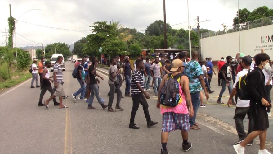 Migrantes inician trámite de amparo para tránsito libre por México