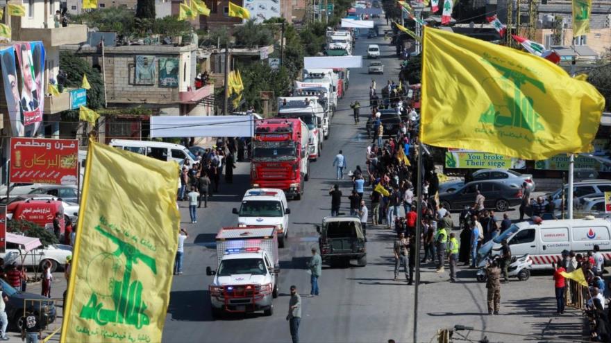 Libaneses celebran llegada de convoy de camiones cisterna con combustible iraní a su país en la ciudad de Al-Ain, 16 de septiembre de 2021. (Foto: Reuters)